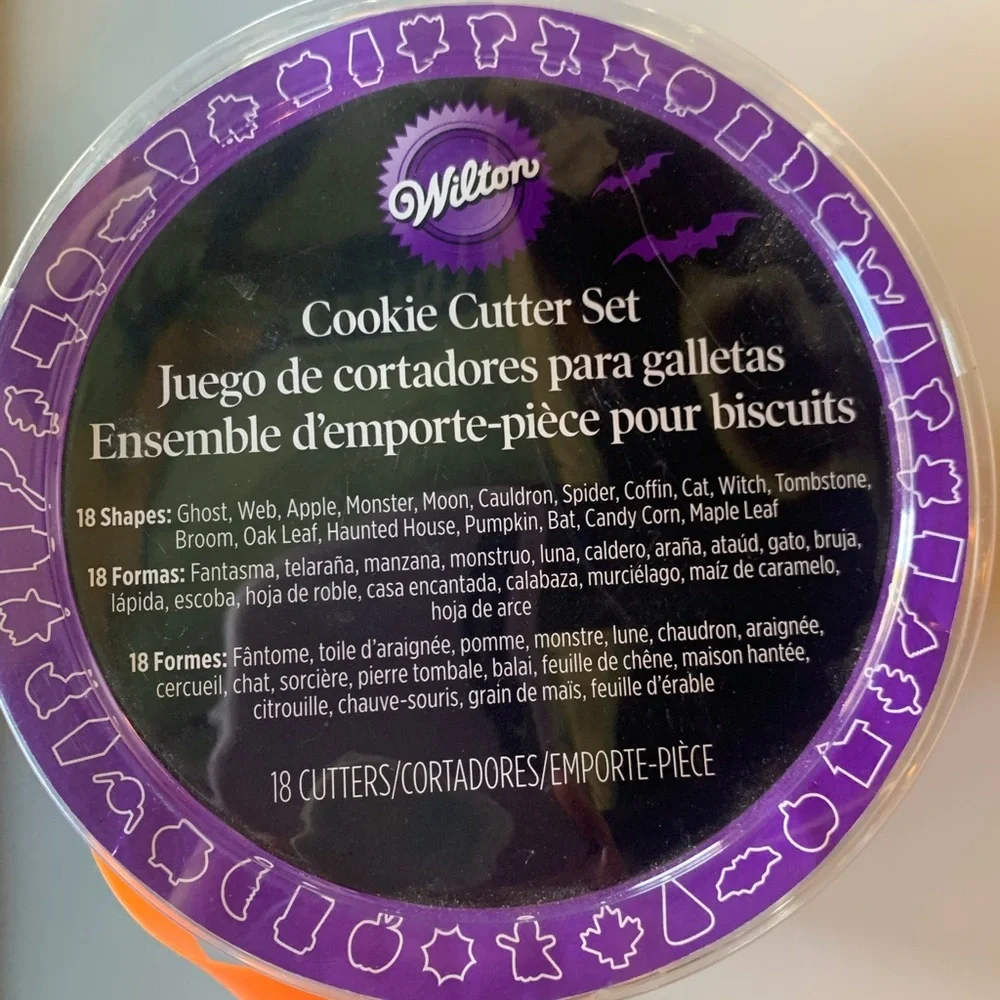 Wilton Halloween Fall Cookie Cutter Set 18 Like New Holiday Shapes